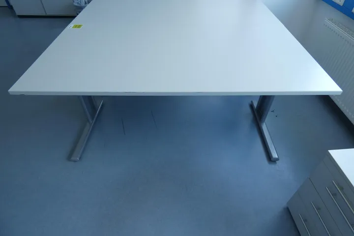 Schreibtisch Maße in cm ca. 160 x 80